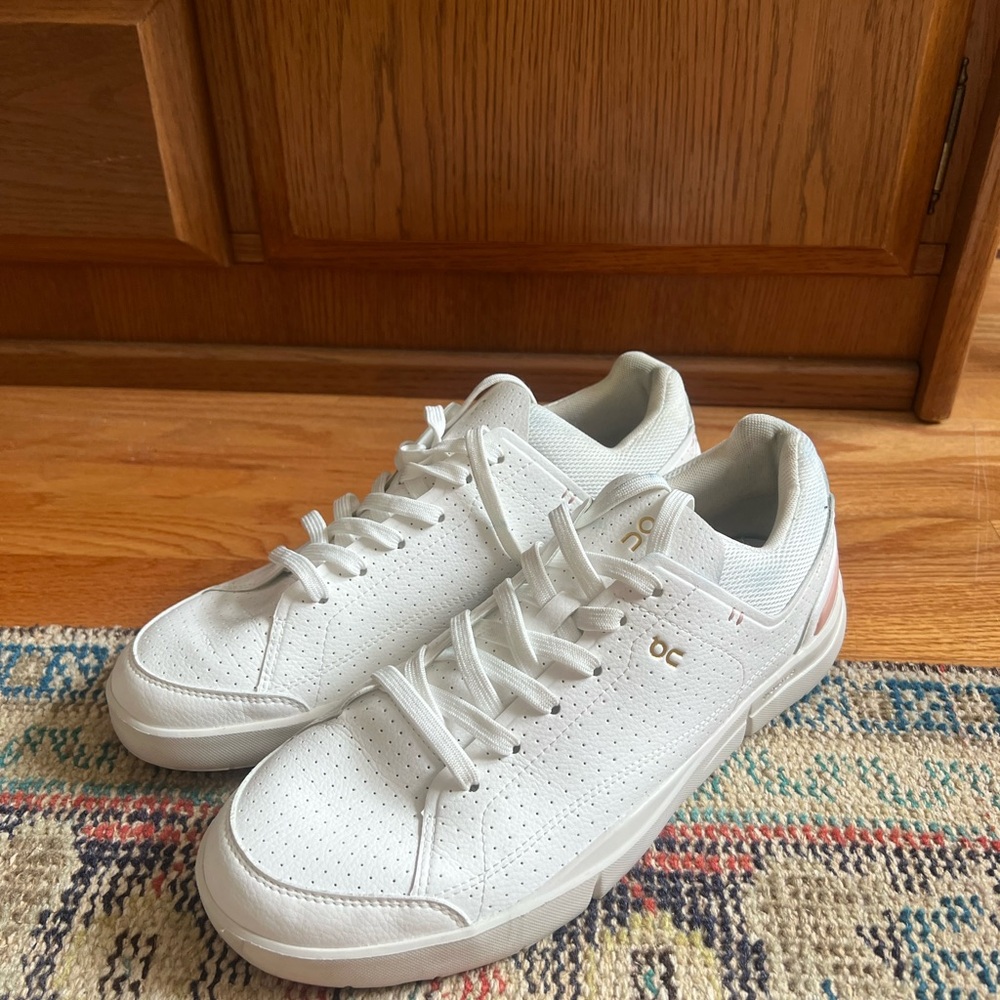 THE ROGER Women’s On Cloud Sneakers - Picture 2 of 9